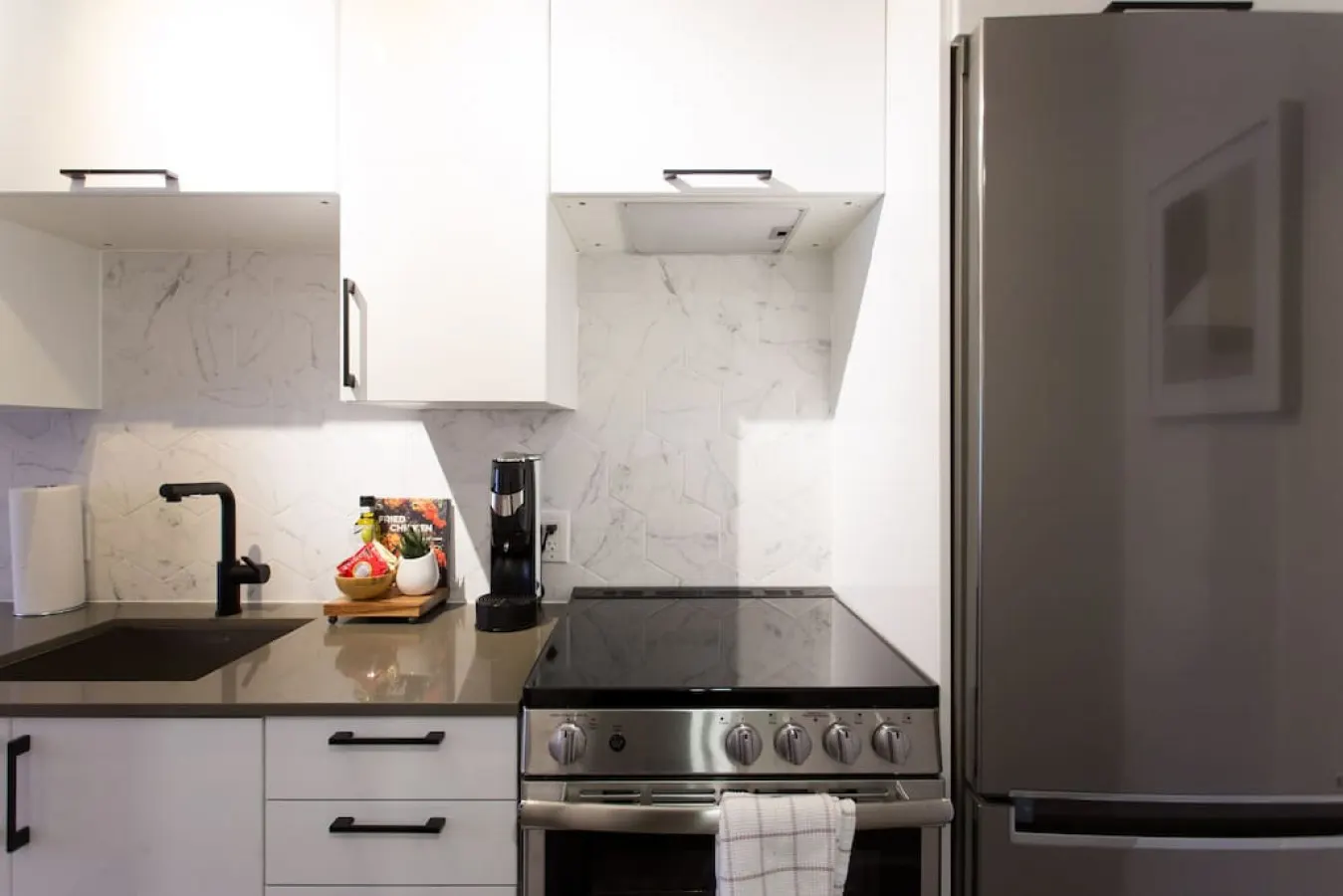 Little Italy - Perfect Business Trip Studio with Full Amenities - Unit 302 19