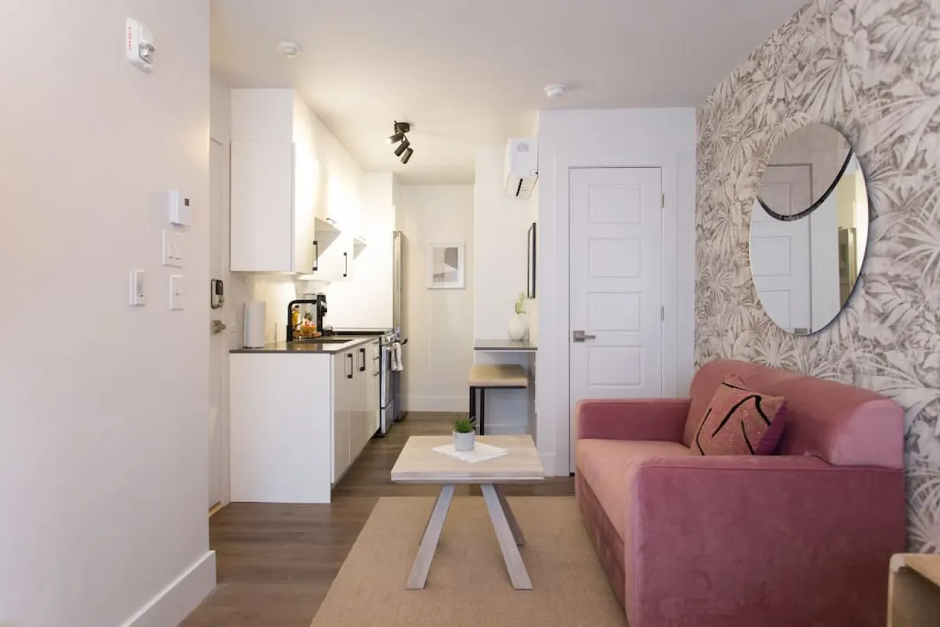 Little Italy - Perfect Business Trip Studio with Full Amenities - Unit 302 4