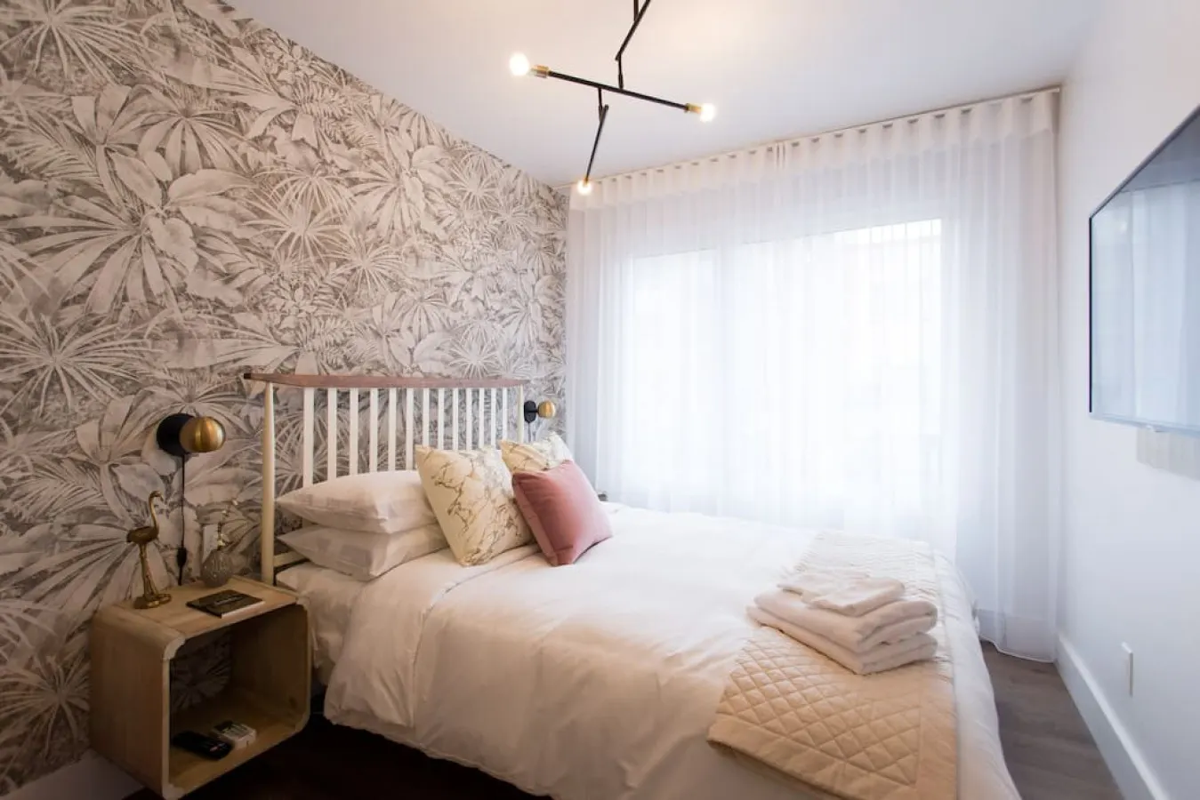 Little Italy - Perfect Business Trip Studio with Full Amenities - Unit 302 5