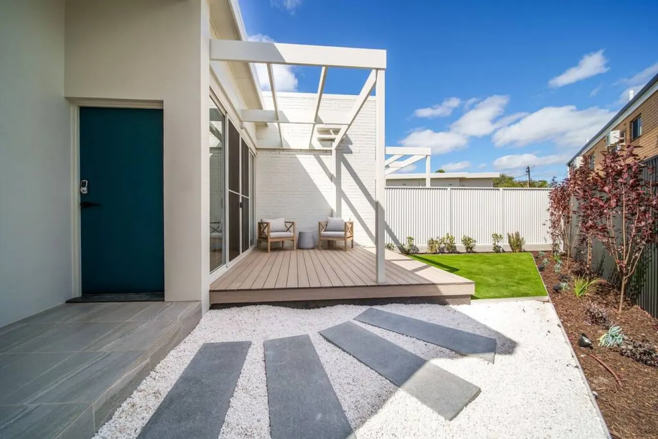 The Retreat—Coastal Haven between City & Sea 10