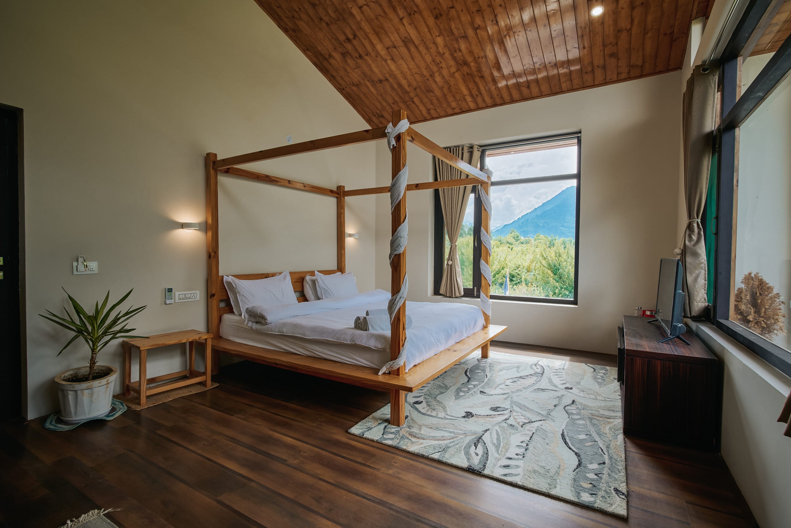 Kaizen Luxe : 6BR Japanese-Style Villa in Manali. 23