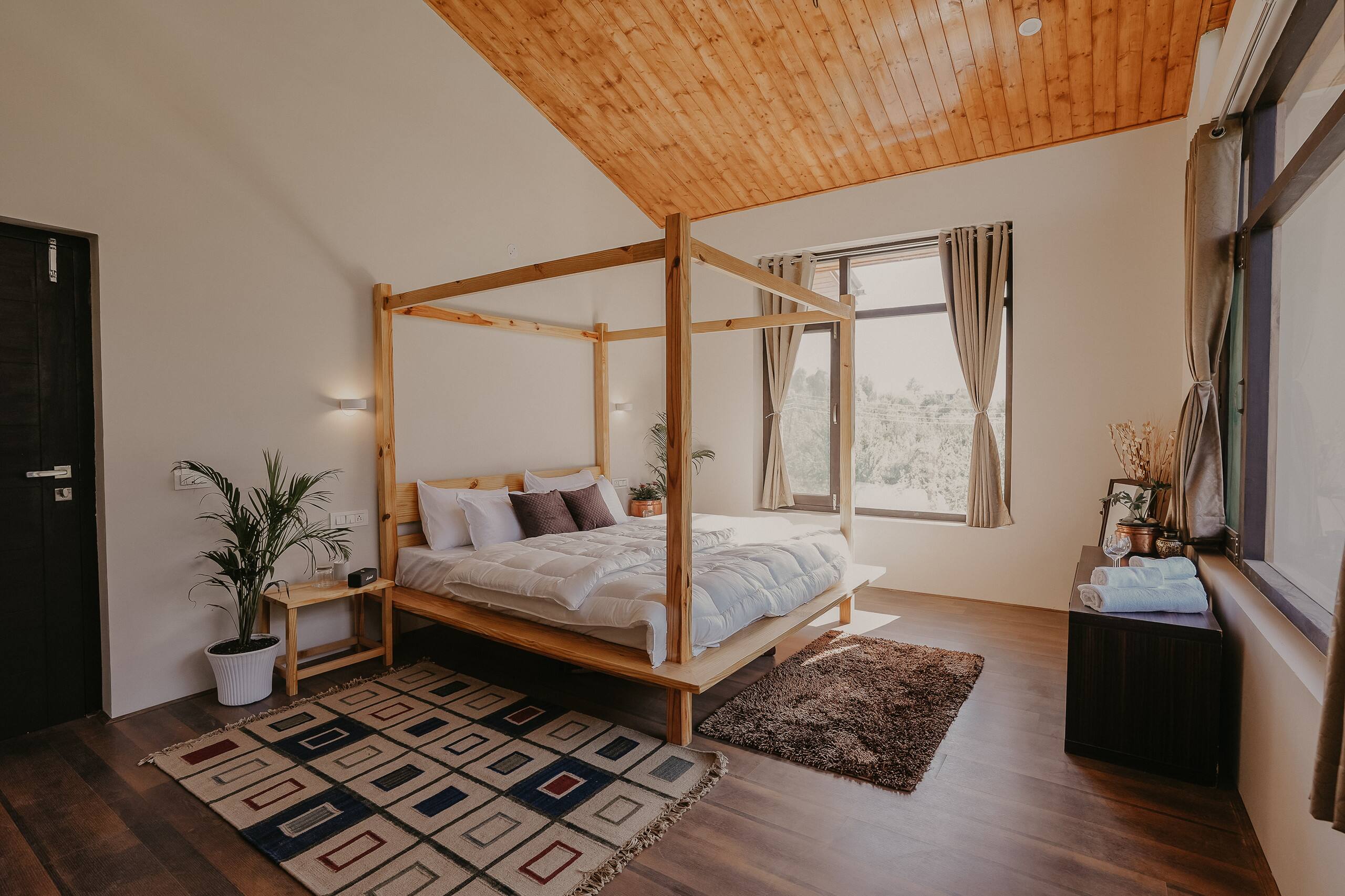 Kaizen Luxe : 6BR Japanese-Style Villa in Manali. 24