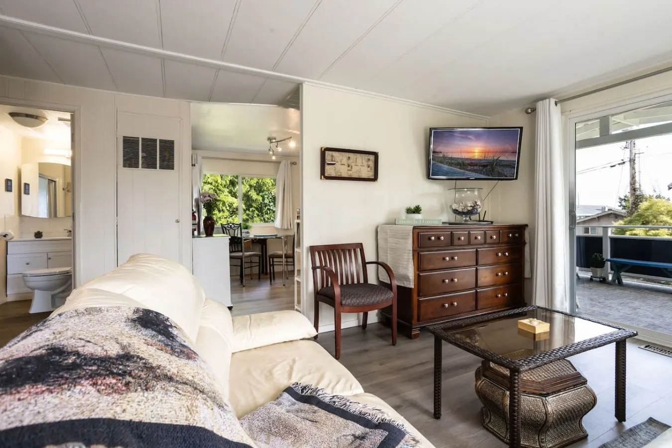 Birch Bay Cottage: Deck, Firepit, 1 Block to Beach 17