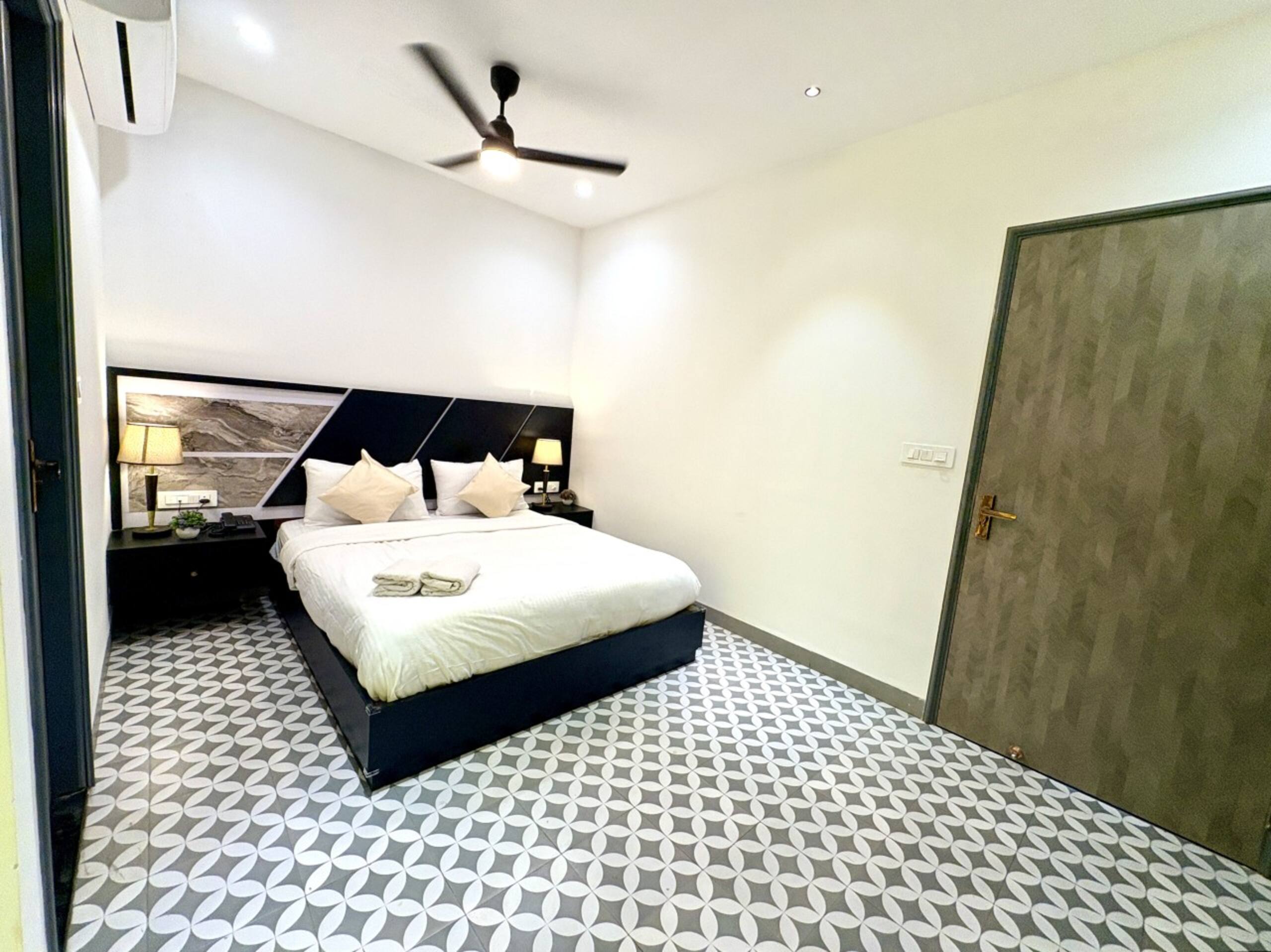 Feel Goa | 6BR Private Pool Villa | 200m to Beach 8