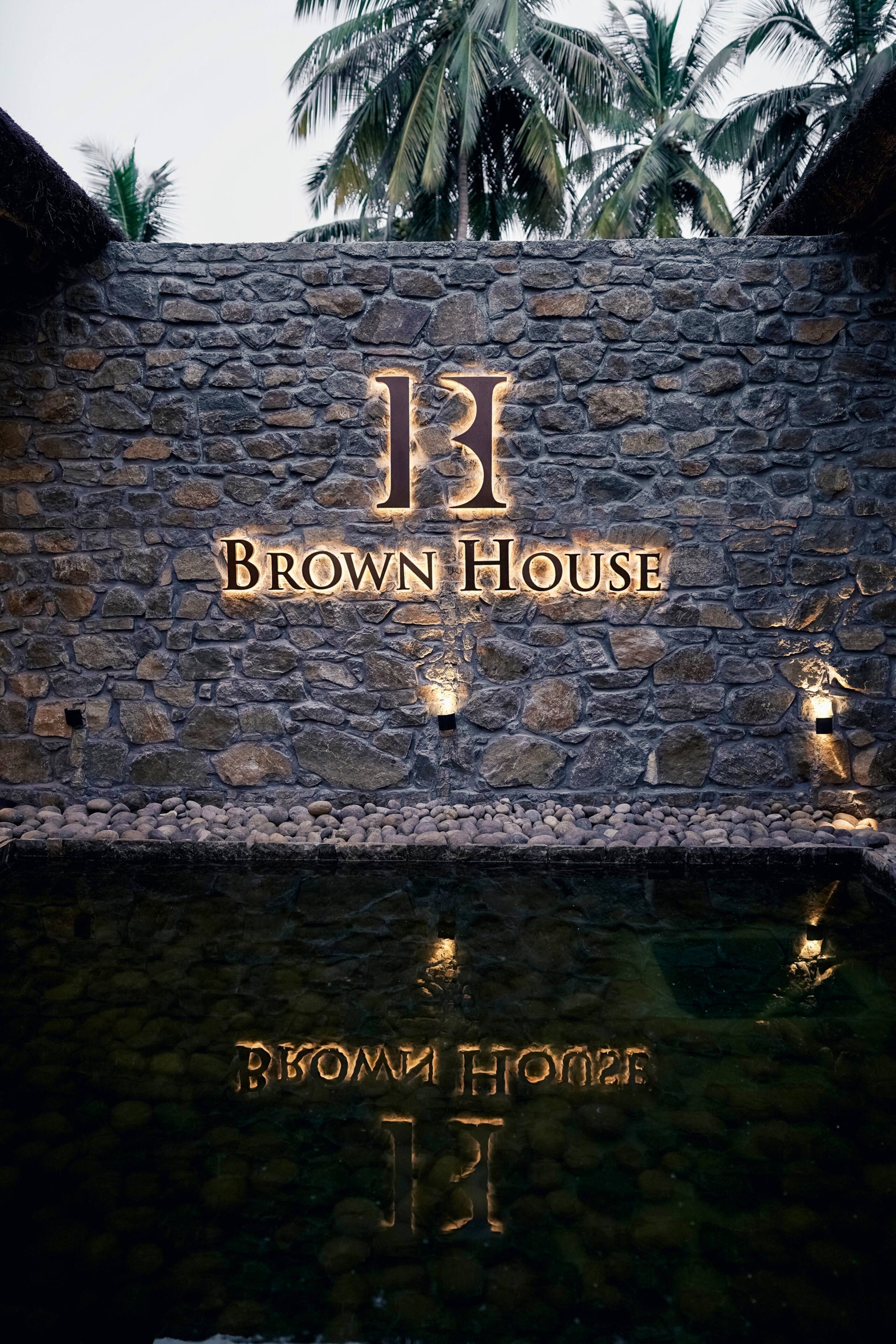 Brown House, Private Pool Villa