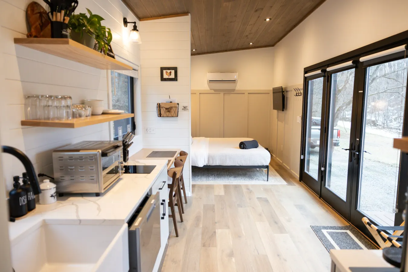 Luxury Mountain Tiny Home #3: Hot Tub, River, Views 5