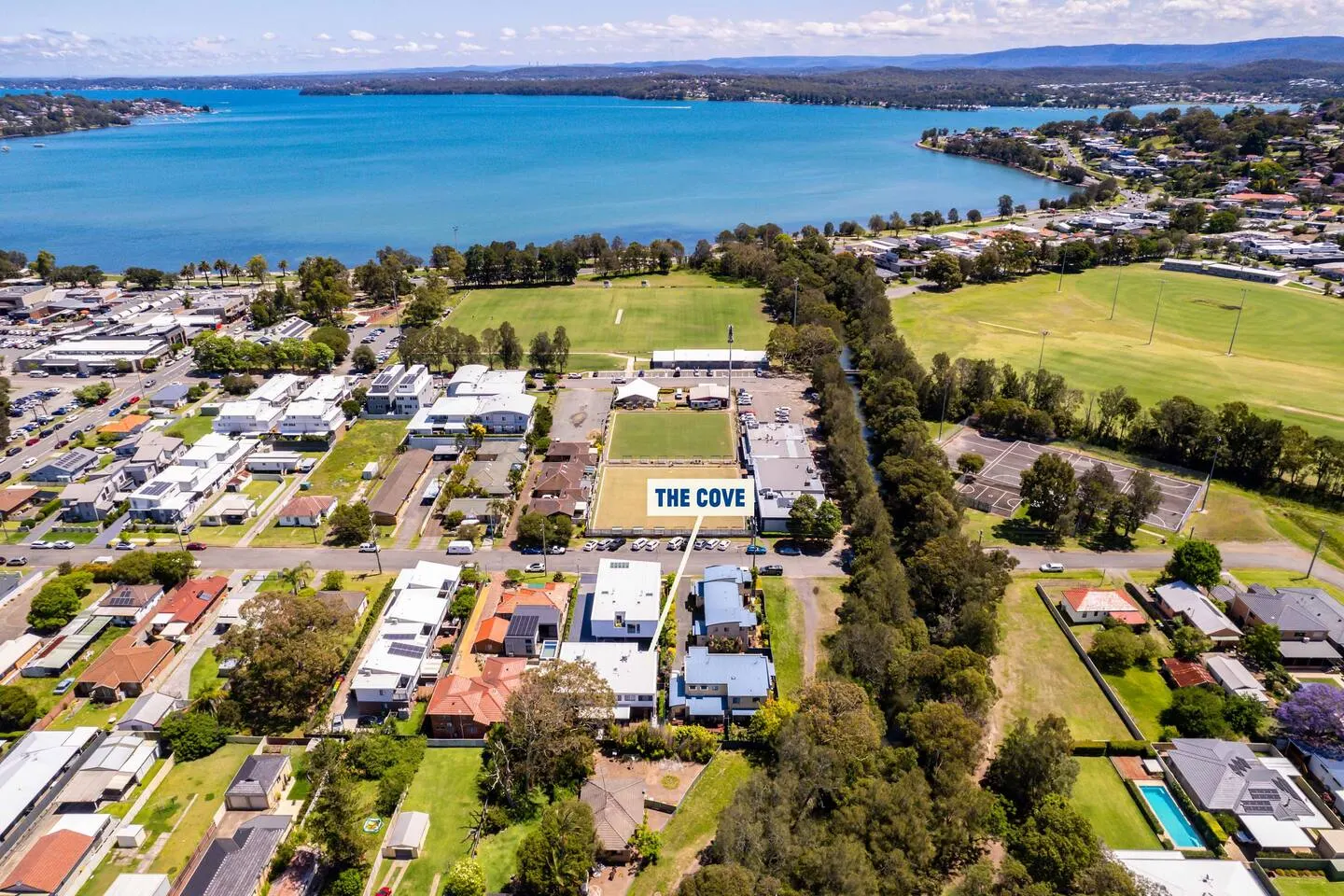 The Cove Walk to Lake, Cafes & Shops 9