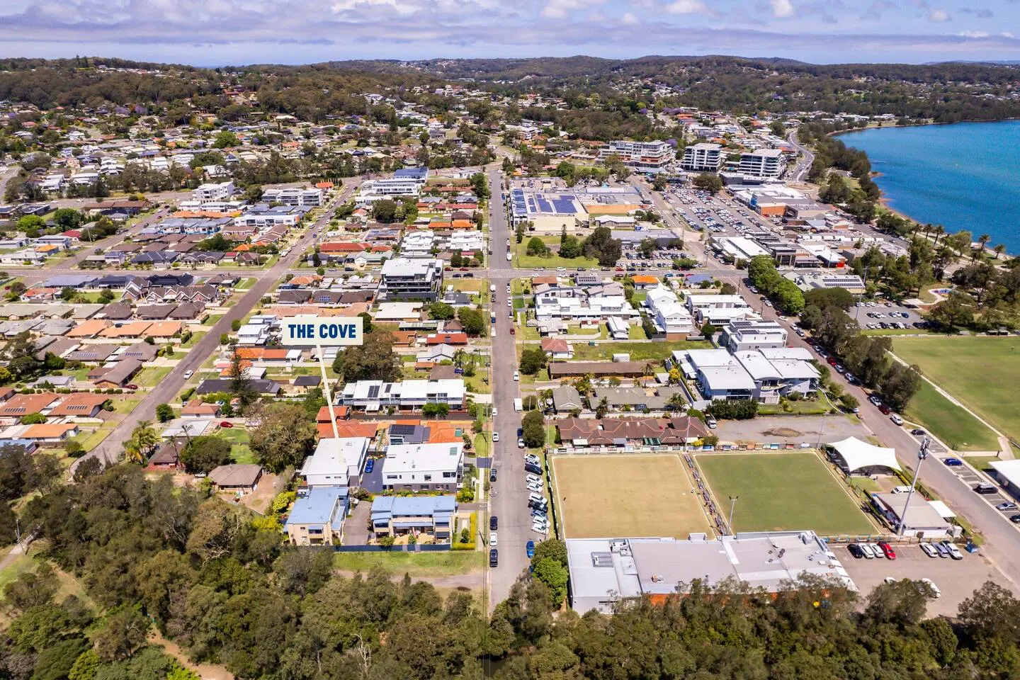 The Cove Walk to Lake, Cafes & Shops 20
