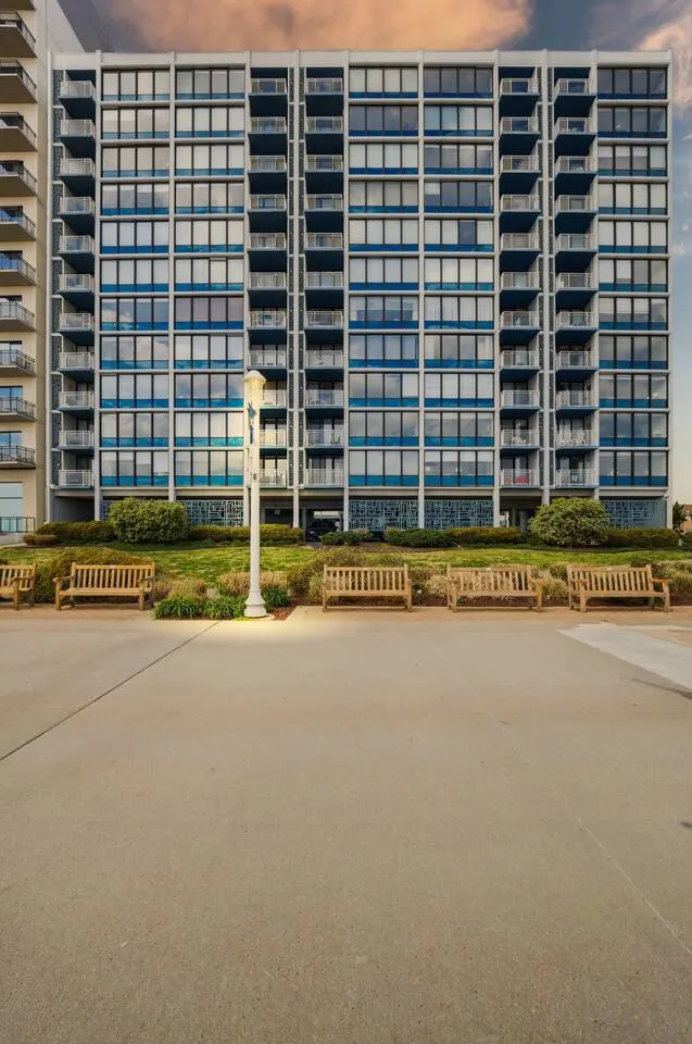 North End Oceanfront Condo with Sunrise Views — photo 3