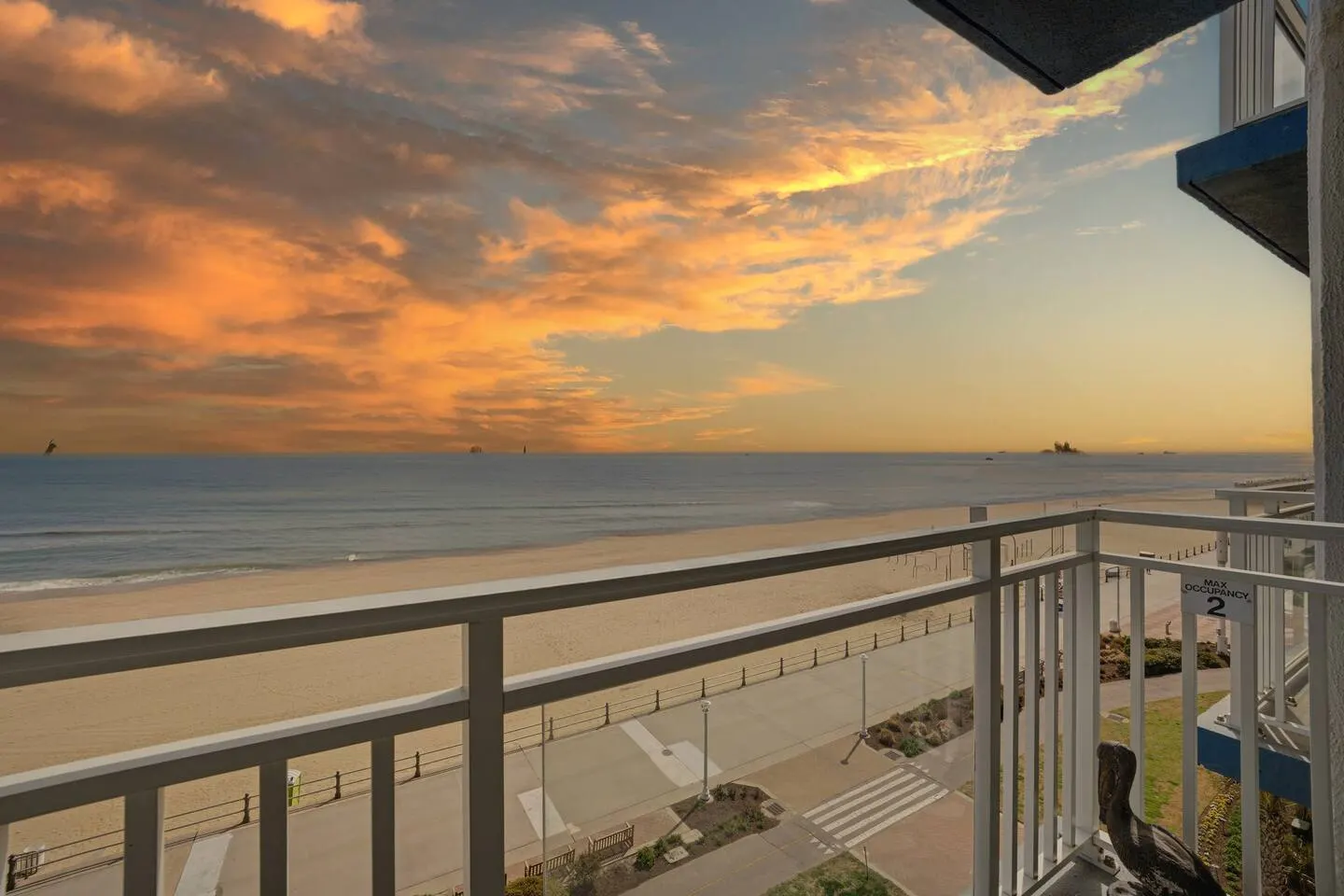 North End Oceanfront Condo with Sunrise Views — photo 4