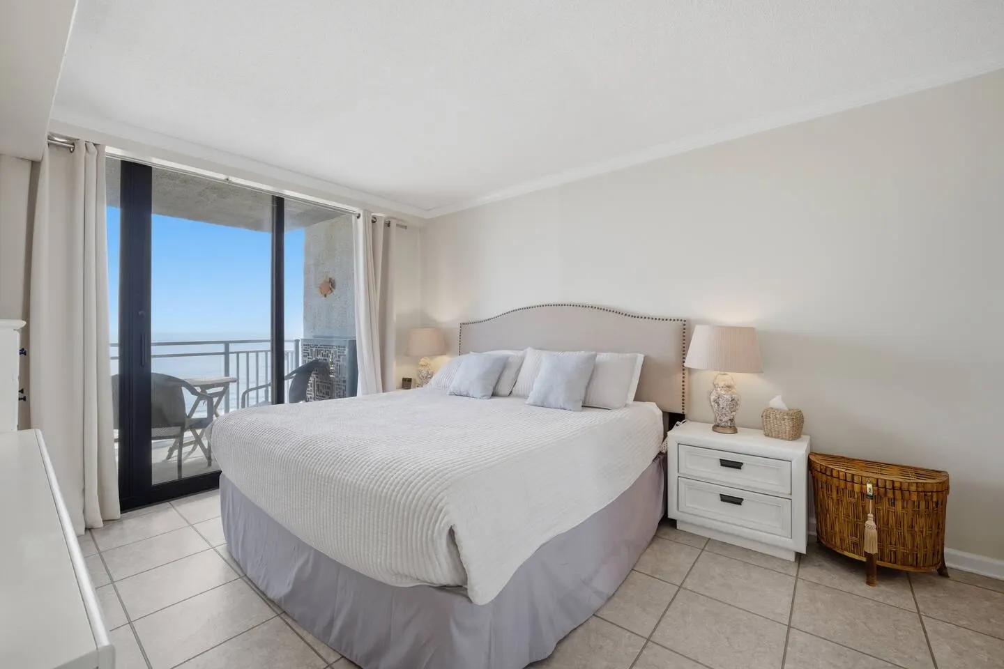 North End Oceanfront Condo with Sunrise Views — photo 5