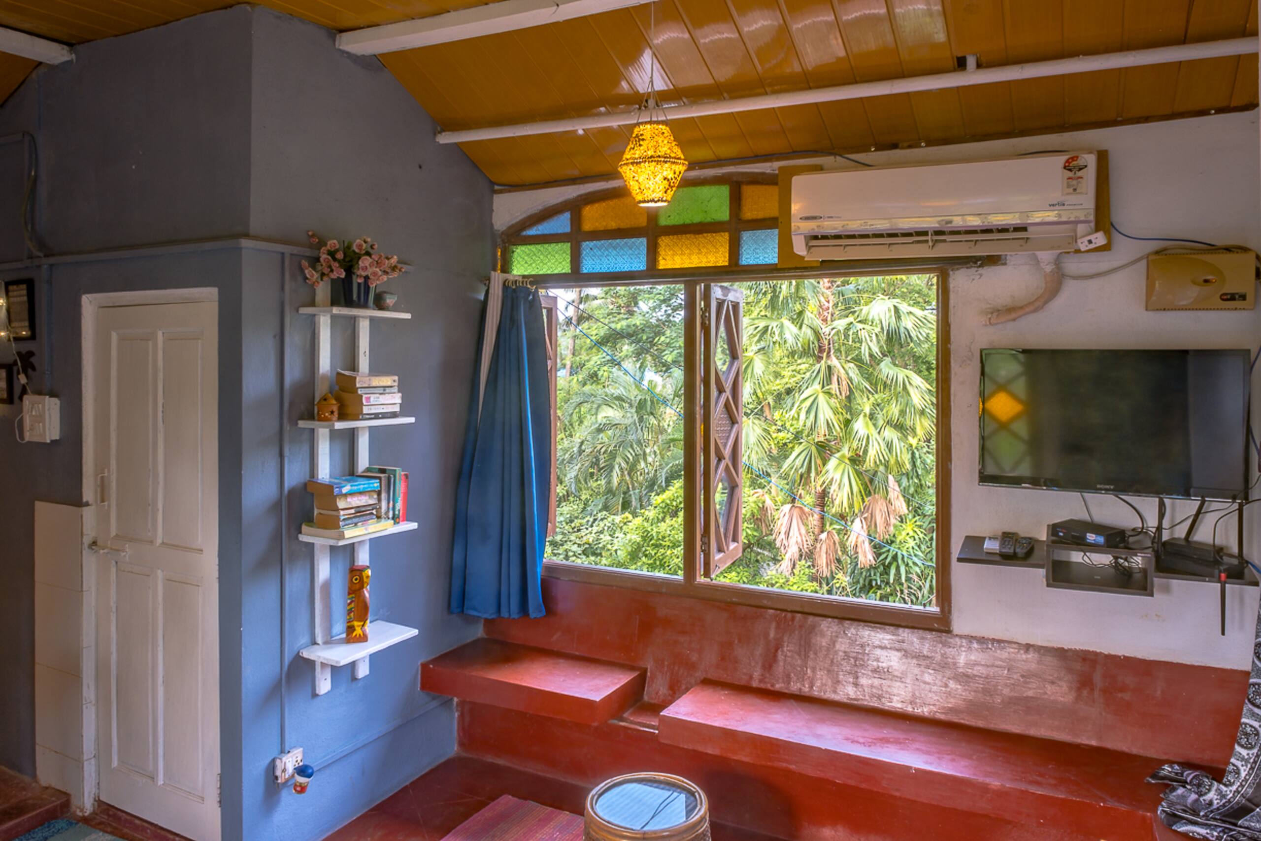 Room at the top of the stairs - in Calangute/Baga. 7