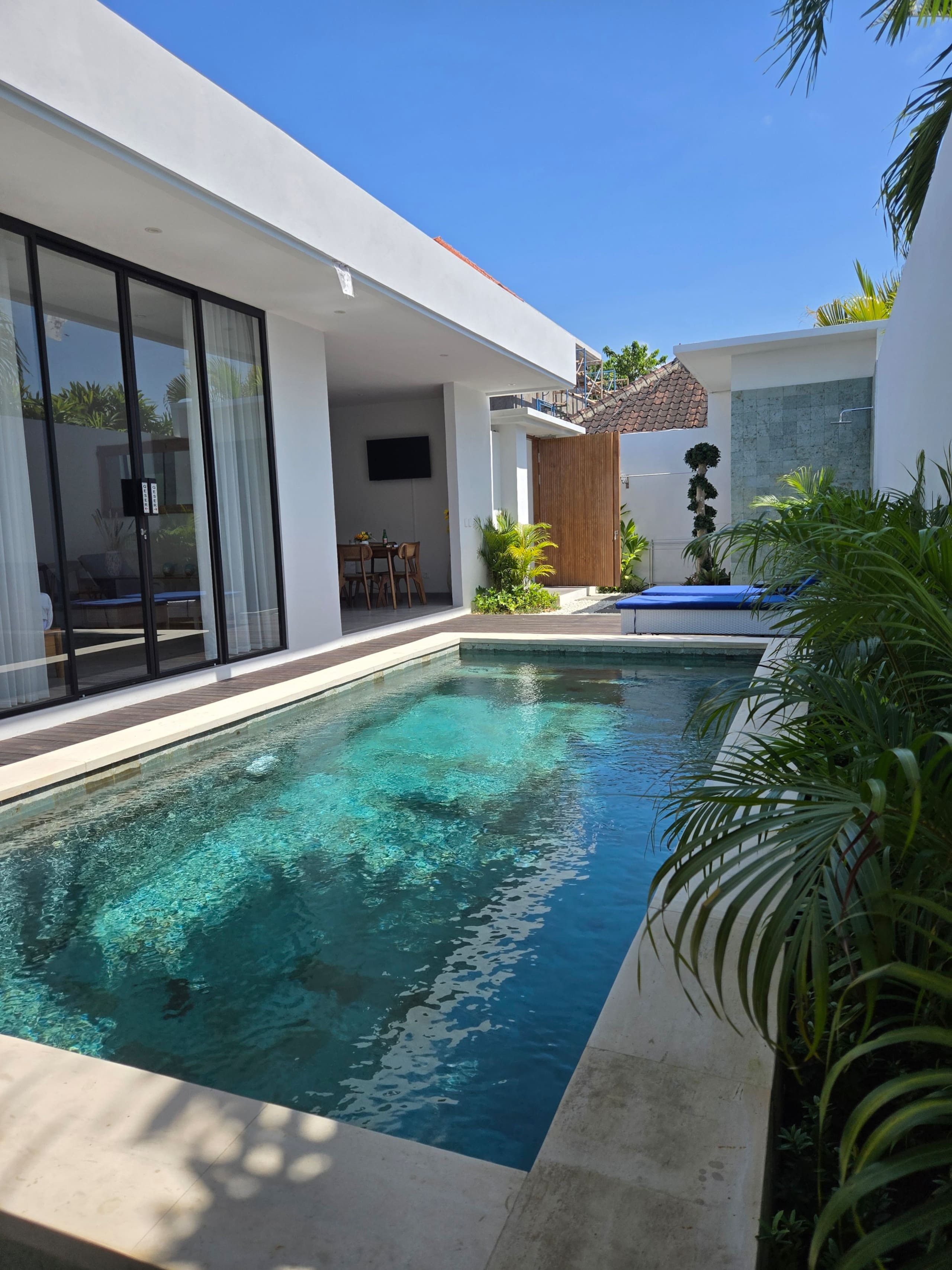 Sunflower Bali Villa 3BR Legian Double Six Beach