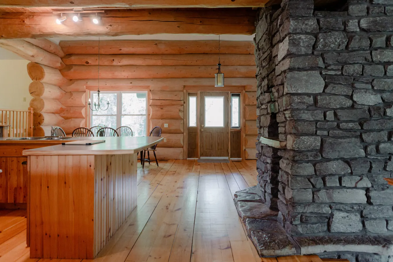 The Cedar Crest Log House 10