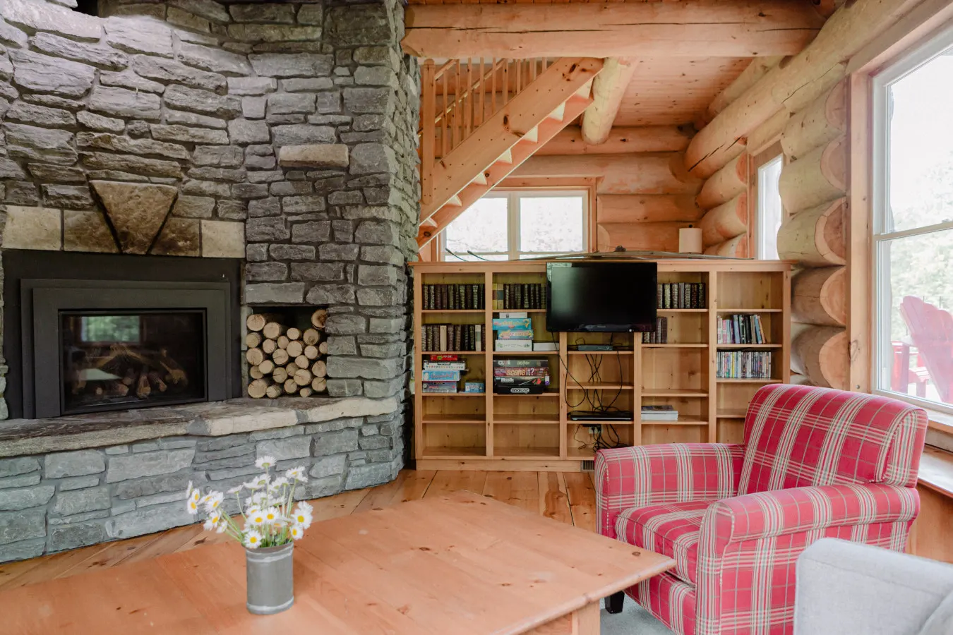 The Cedar Crest Log House 7