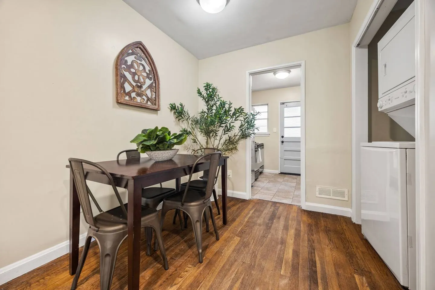 Pet-Friendly 2BR Duplex Near Buckhead ATL 9