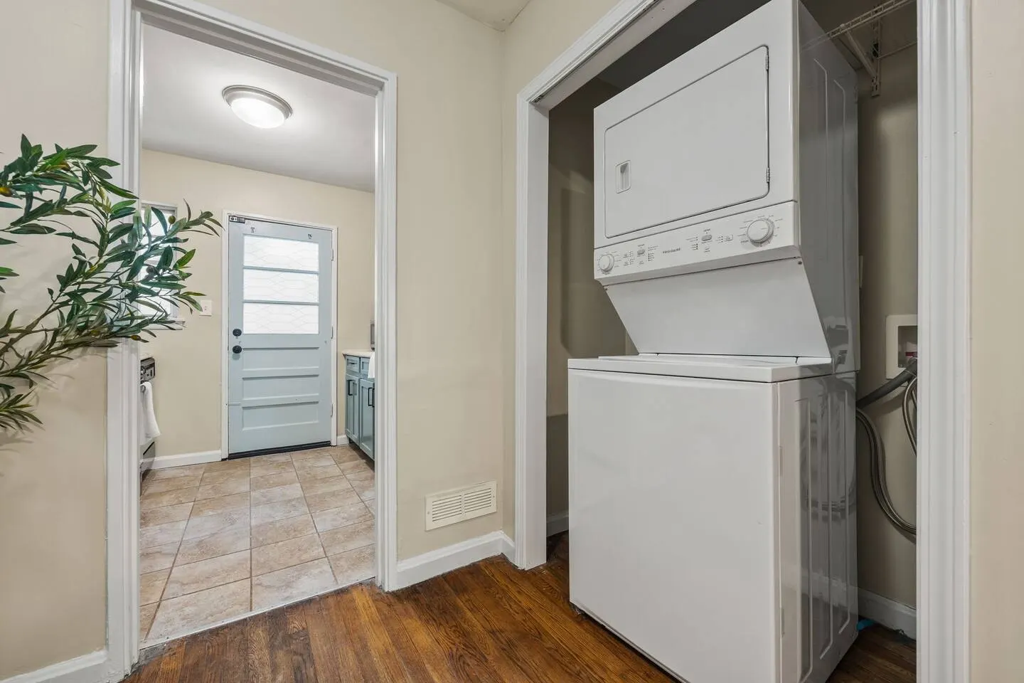 Pet-Friendly 2BR Duplex Near Buckhead ATL 10