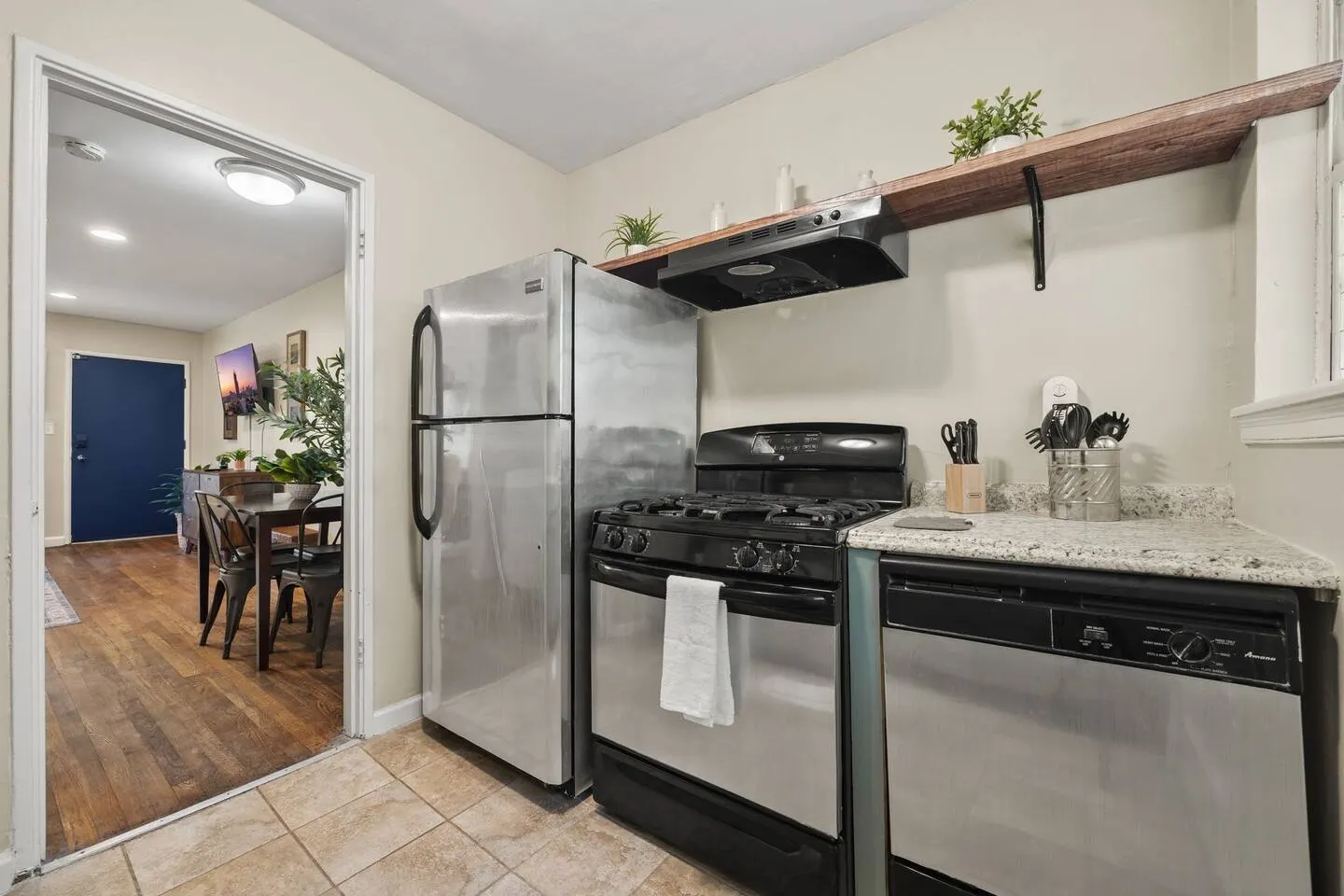 Pet-Friendly 2BR Duplex Near Buckhead ATL 16