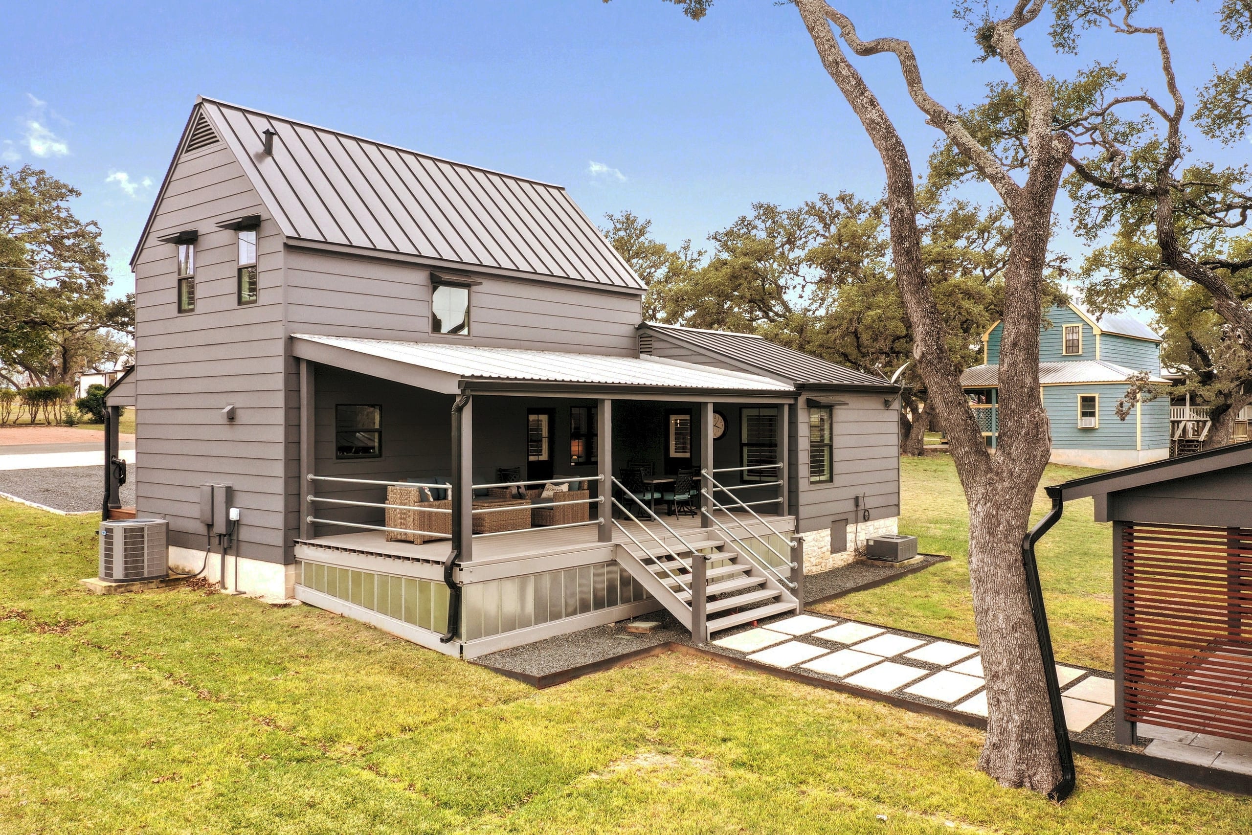 Farmhouse Hot Tub & Fireplace (Min to Town/Wineries)