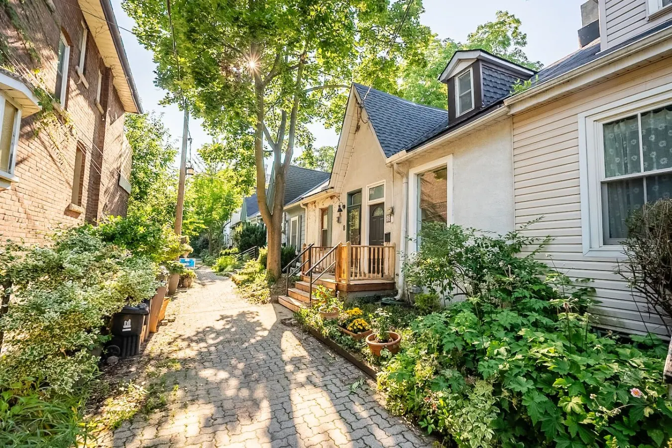 Historic 1887 Cottage in Parkdale 14