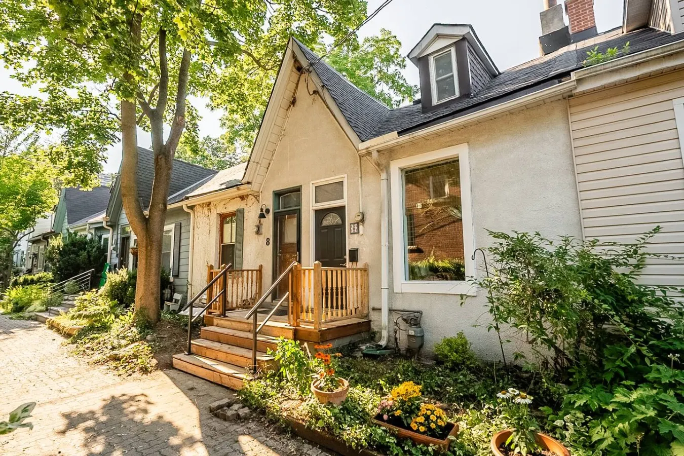 Historic 1887 Cottage in Parkdale 19