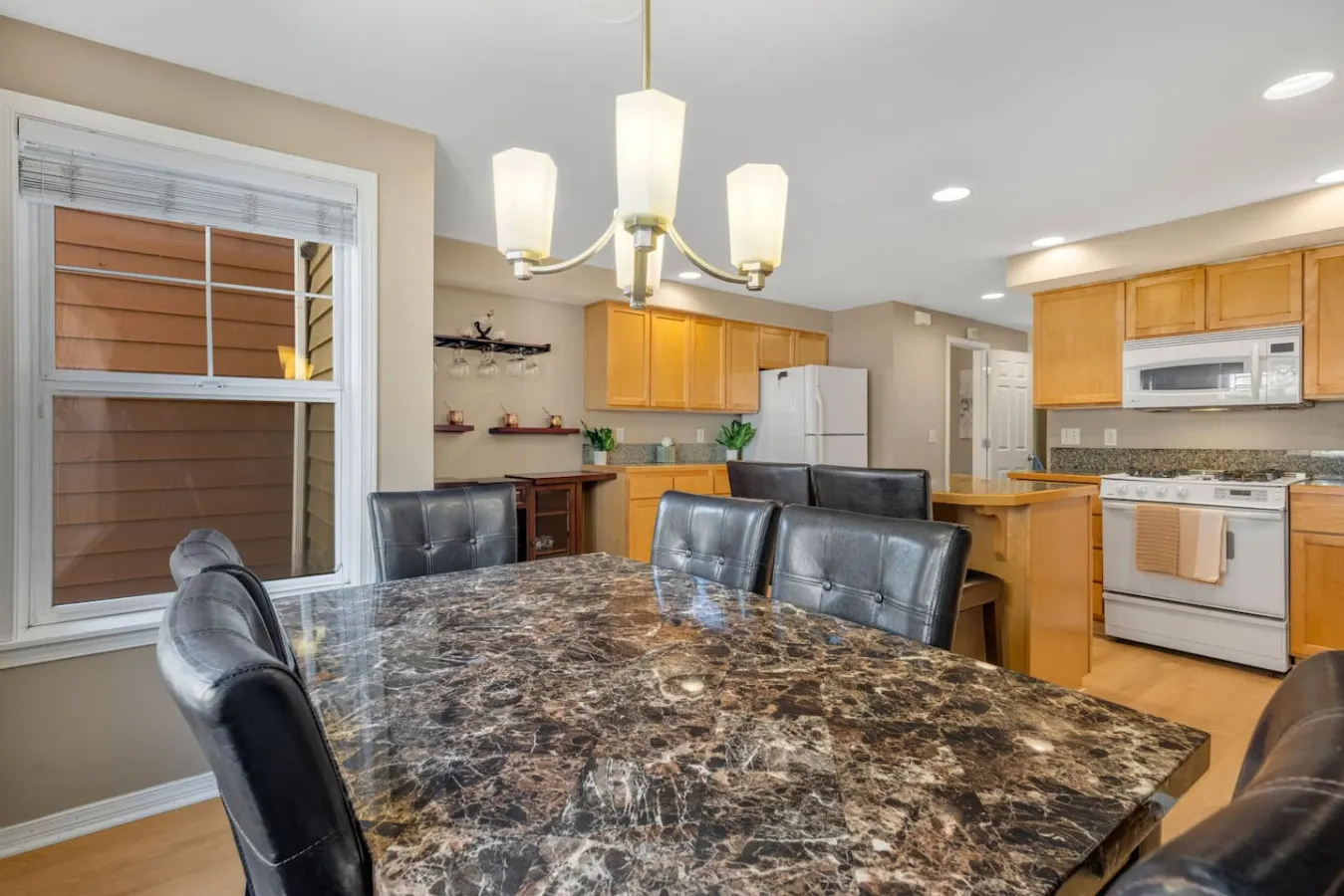 3 Bed, 2.5 Bath Fremont Escape: Hot Tub, BBQ 17