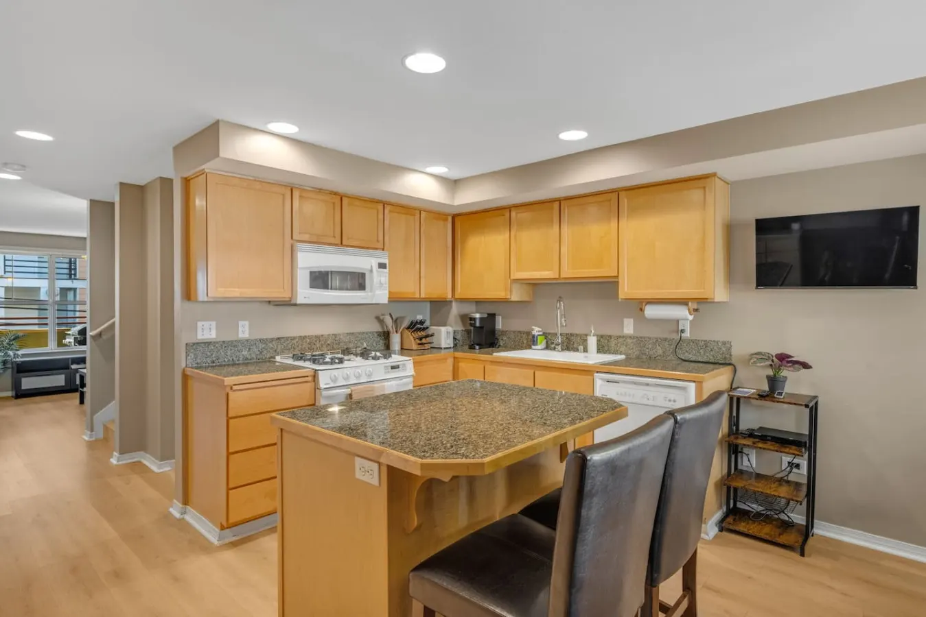 3 Bed, 2.5 Bath Fremont Escape: Hot Tub, BBQ 18