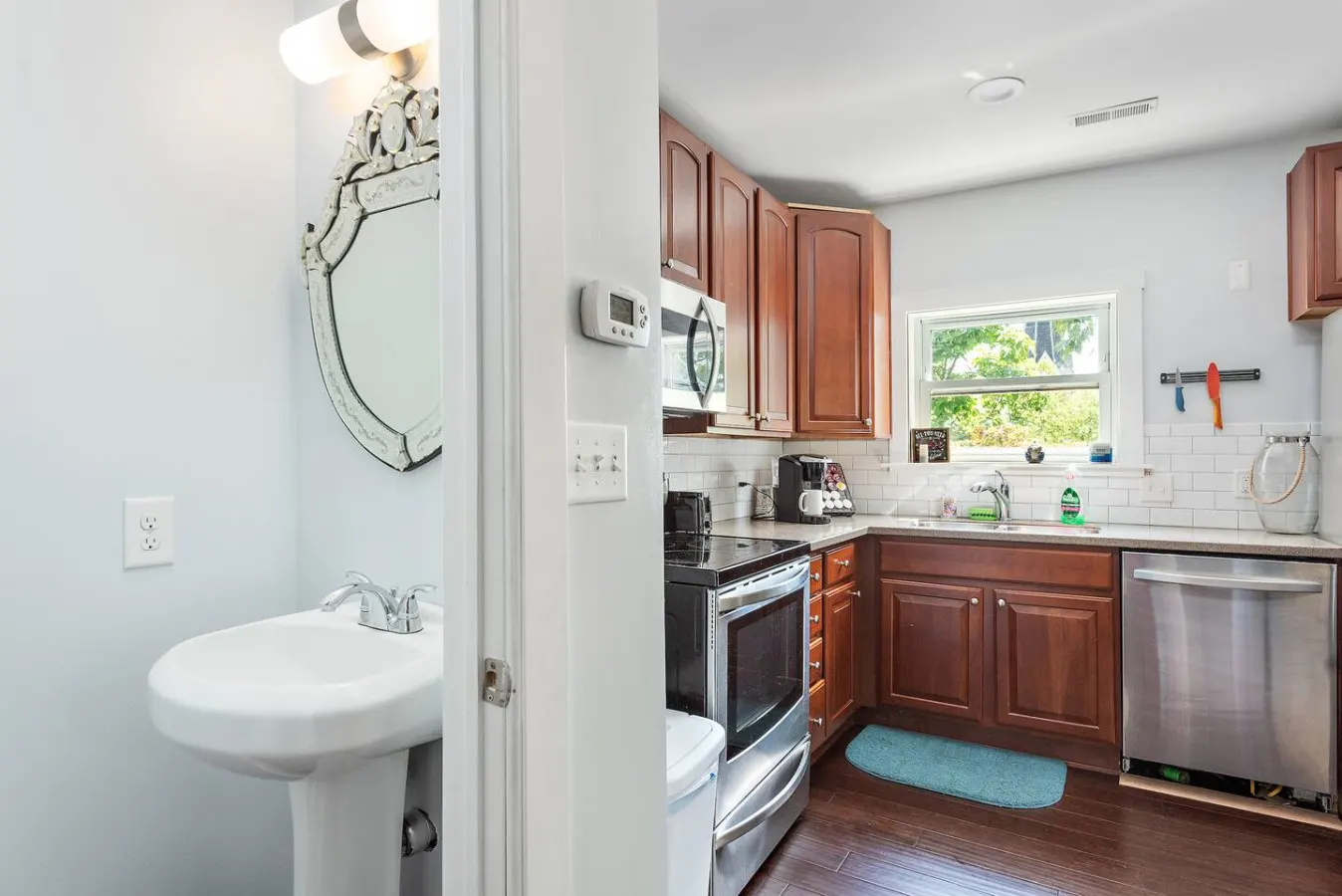 Renovated 2B w/Balcony by OTR, UC, Findlay Market 10