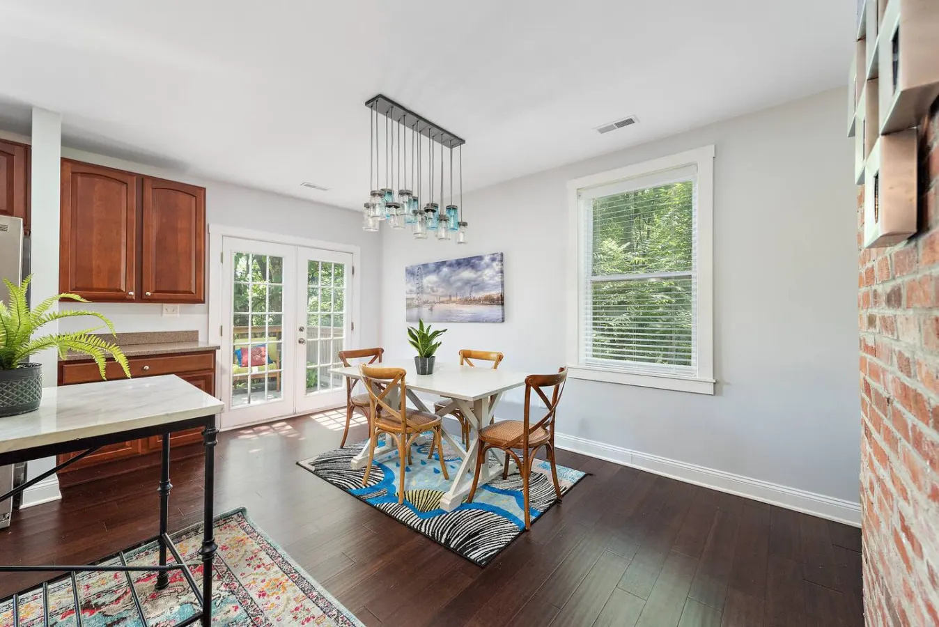 Renovated 2B w/Balcony by OTR, UC, Findlay Market 6