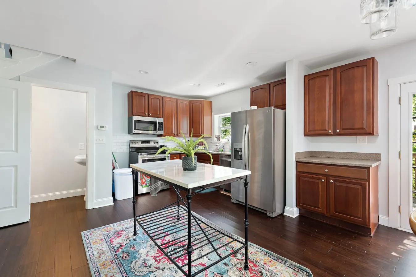 Renovated 2B w/Balcony by OTR, UC, Findlay Market 8