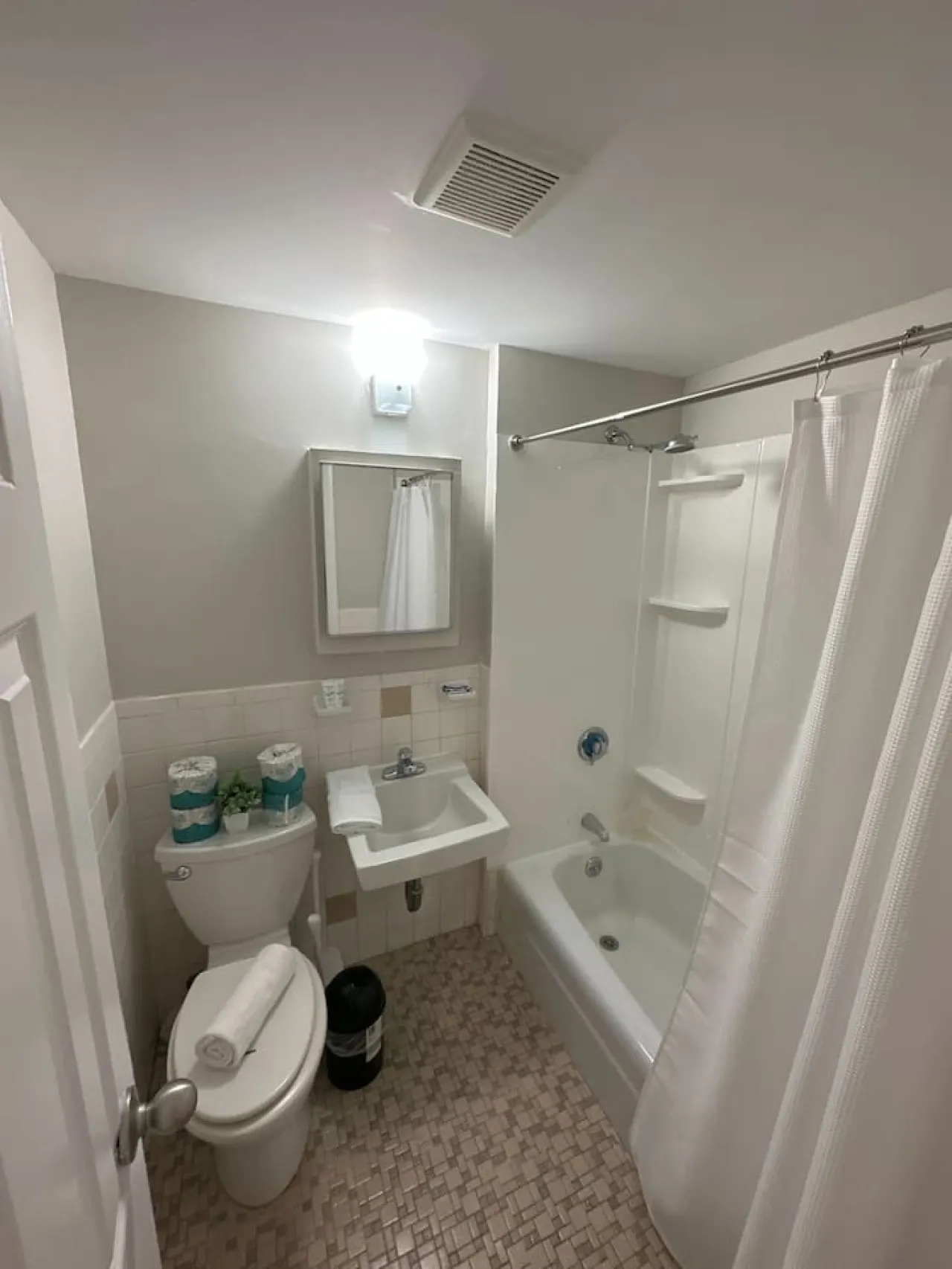 Spacious Studio! Back Bay 7