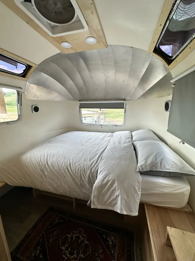 Flint Rock Ranch - The Big Airstream 6