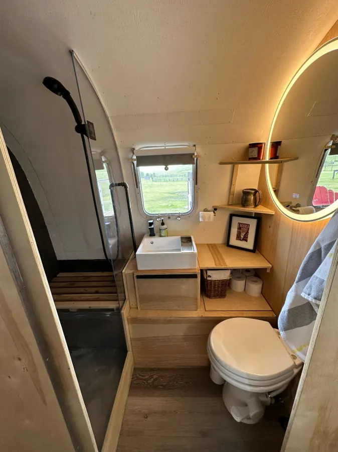 Flint Rock Ranch - The Big Airstream 7