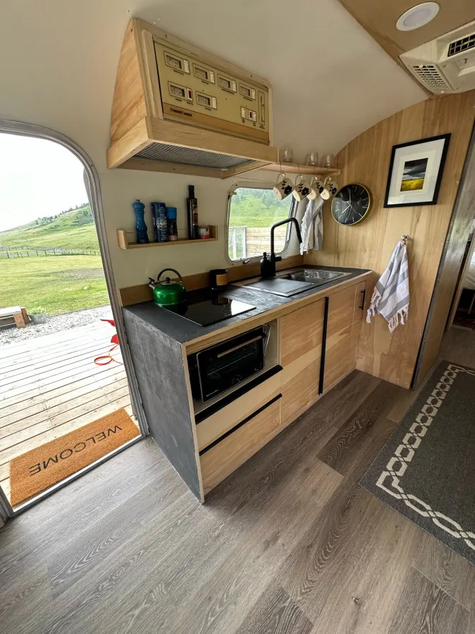 Flint Rock Ranch - The Big Airstream 8