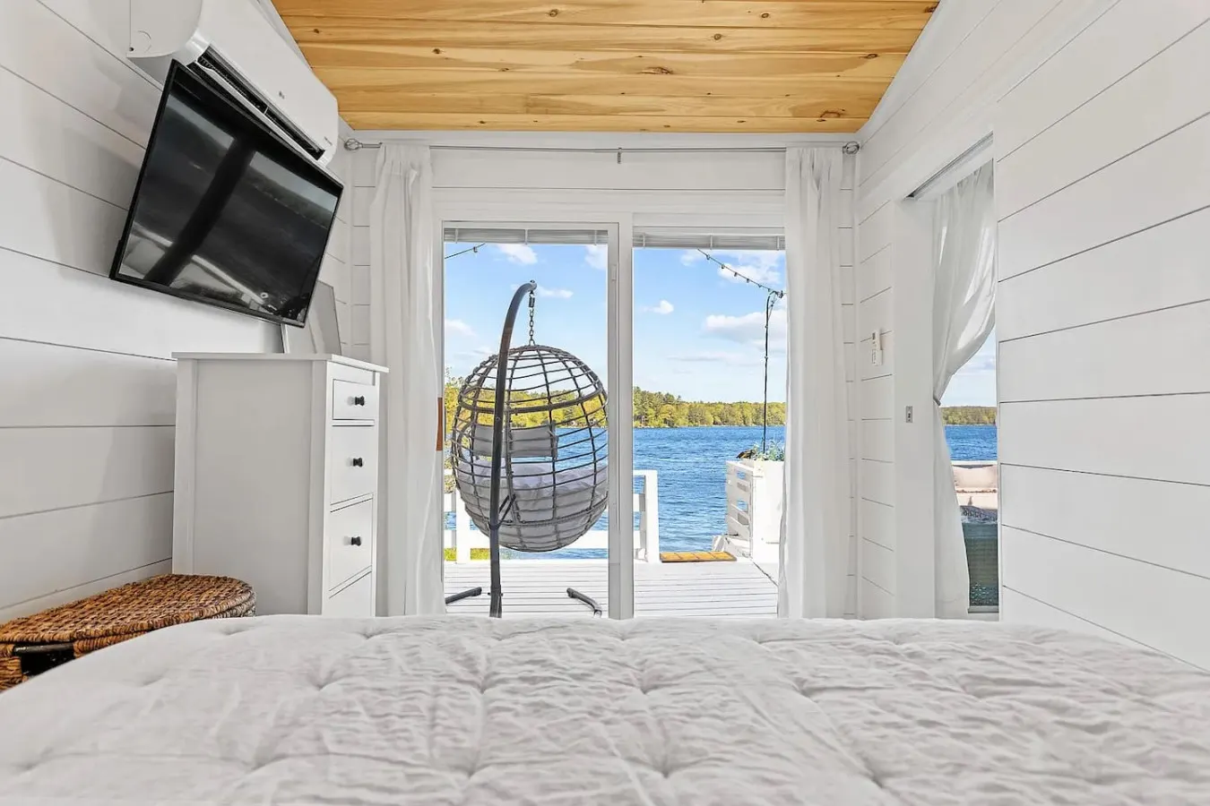 Vista Lake House- Beachfront on Highland Lake 13