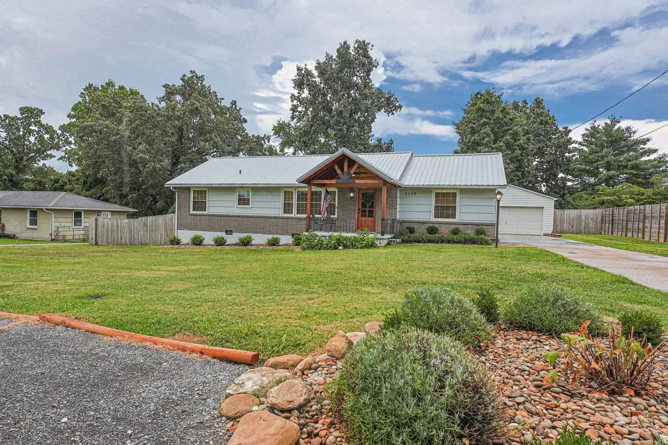 Cozy Ranch Retreat w/ Fire Pit! ~10min to Downtown