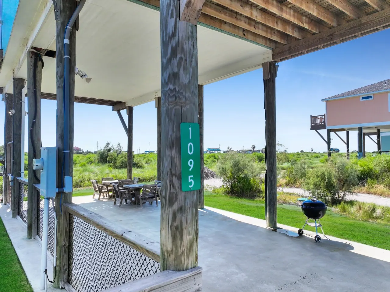 Fish Fantasy, Sunrise Gulf & Sunset Bay/ICW Views, Quiet Dead End Street, Pet Friendly, Fully Fenced Side Yard, Walk to 13