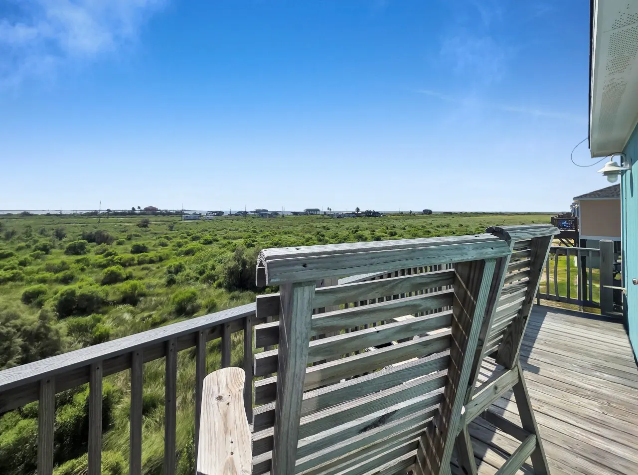 Fish Fantasy, Sunrise Gulf & Sunset Bay/ICW Views, Quiet Dead End Street, Pet Friendly, Fully Fenced Side Yard, Walk to 15