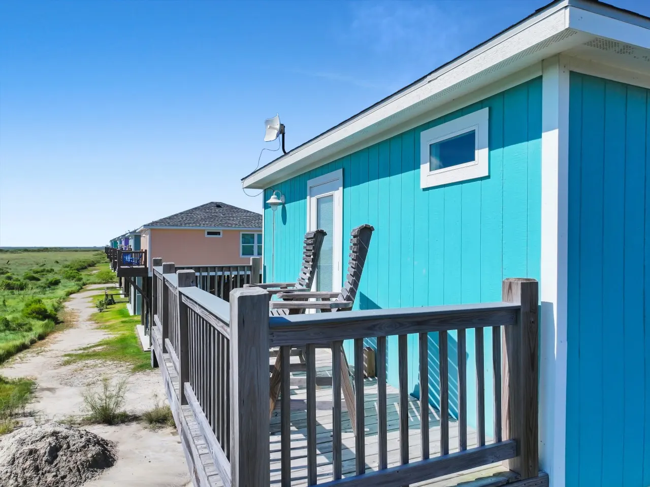 Fish Fantasy, Sunrise Gulf & Sunset Bay/ICW Views, Quiet Dead End Street, Pet Friendly, Fully Fenced Side Yard, Walk to 16