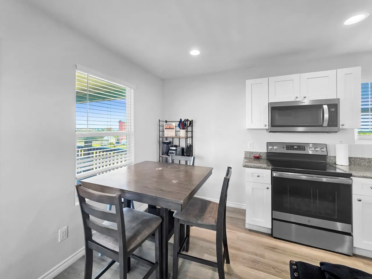 Fish Fantasy, Sunrise Gulf & Sunset Bay/ICW Views, Quiet Dead End Street, Pet Friendly, Fully Fenced Side Yard, Walk to 17