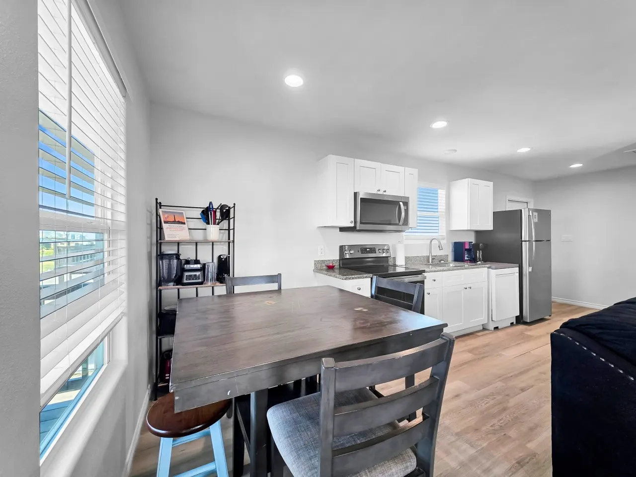Fish Fantasy, Sunrise Gulf & Sunset Bay/ICW Views, Quiet Dead End Street, Pet Friendly, Fully Fenced Side Yard, Walk to 20