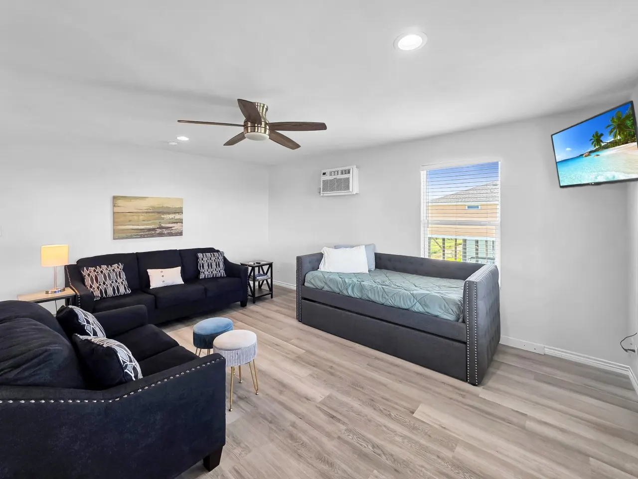 Fish Fantasy, Sunrise Gulf & Sunset Bay/ICW Views, Quiet Dead End Street, Pet Friendly, Fully Fenced Side Yard, Walk to 7