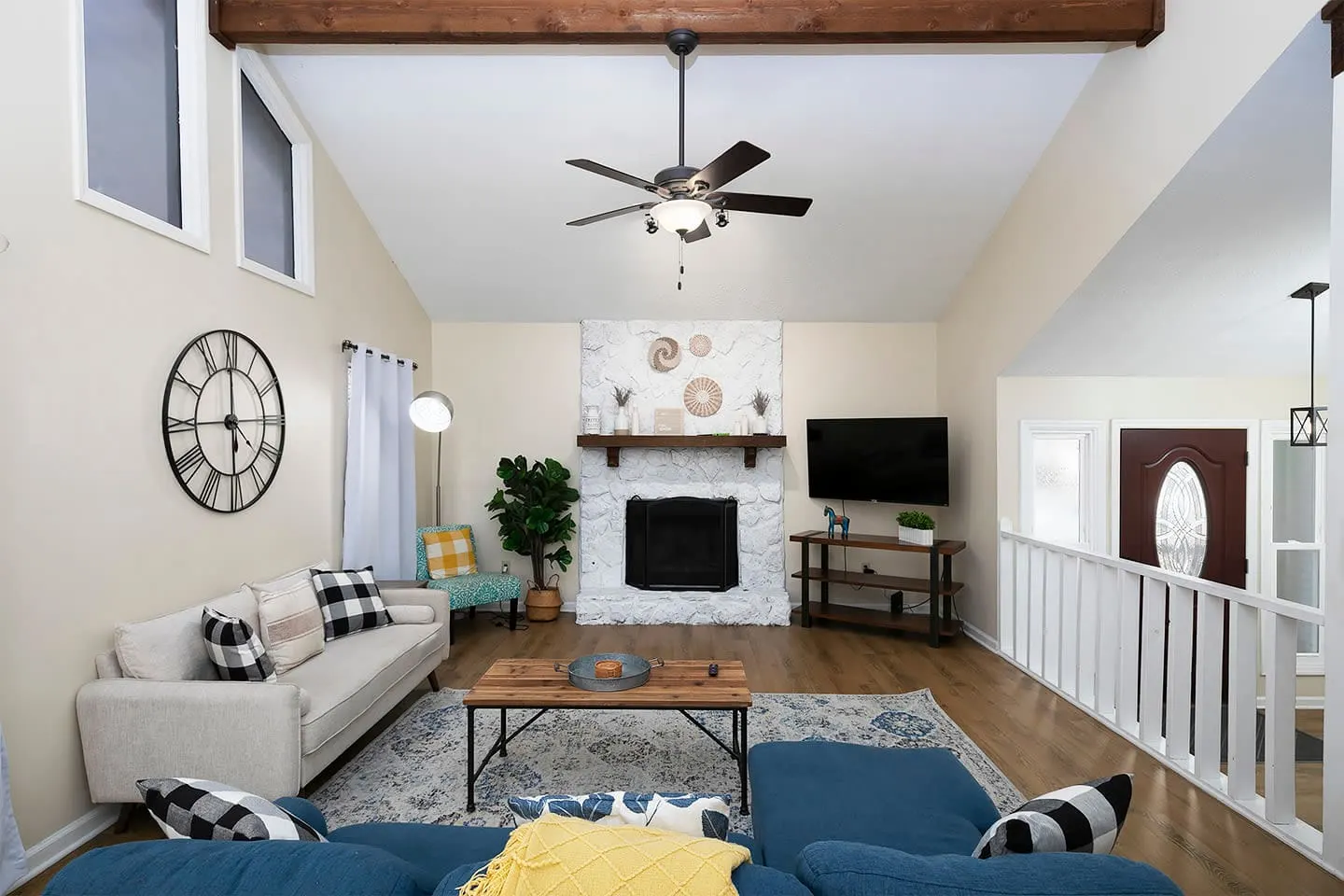 Renovated Farmhouse Near Six Flags