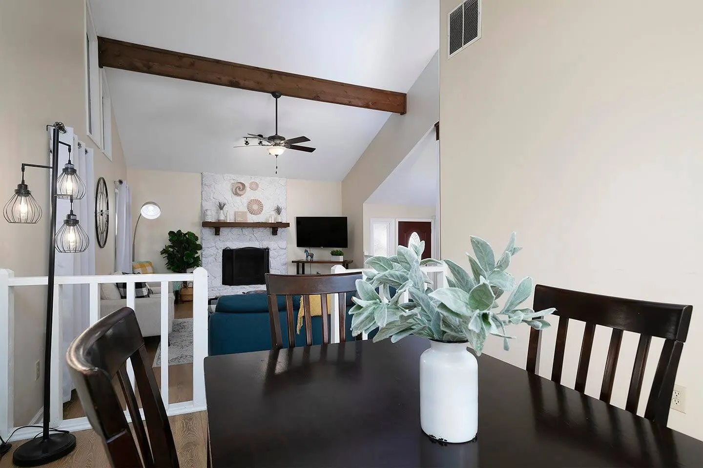 Renovated Farmhouse Near Six Flags 9
