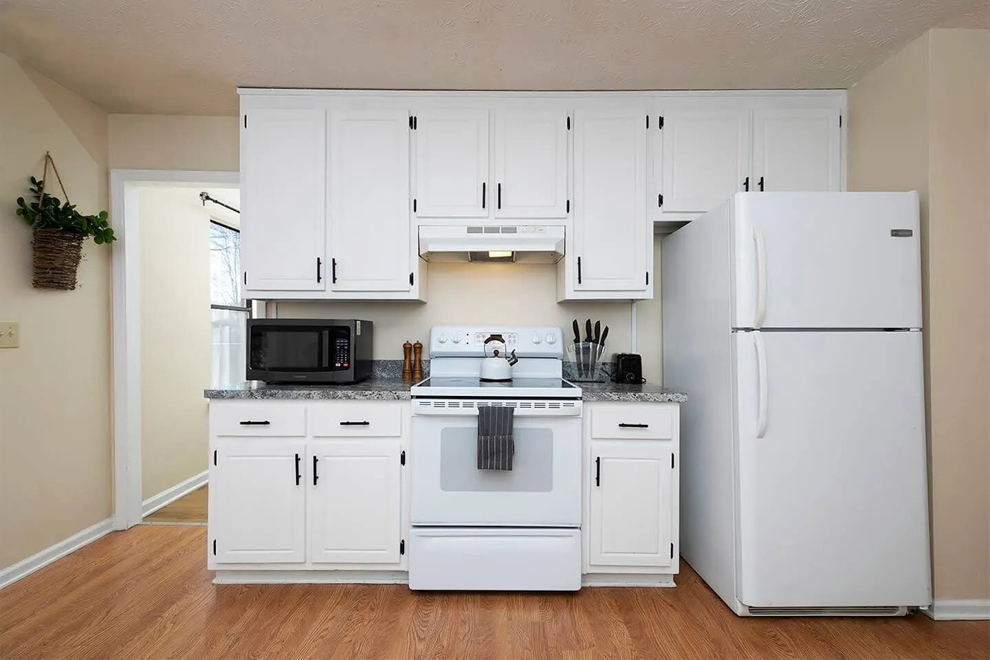 Renovated Farmhouse Near Six Flags 11