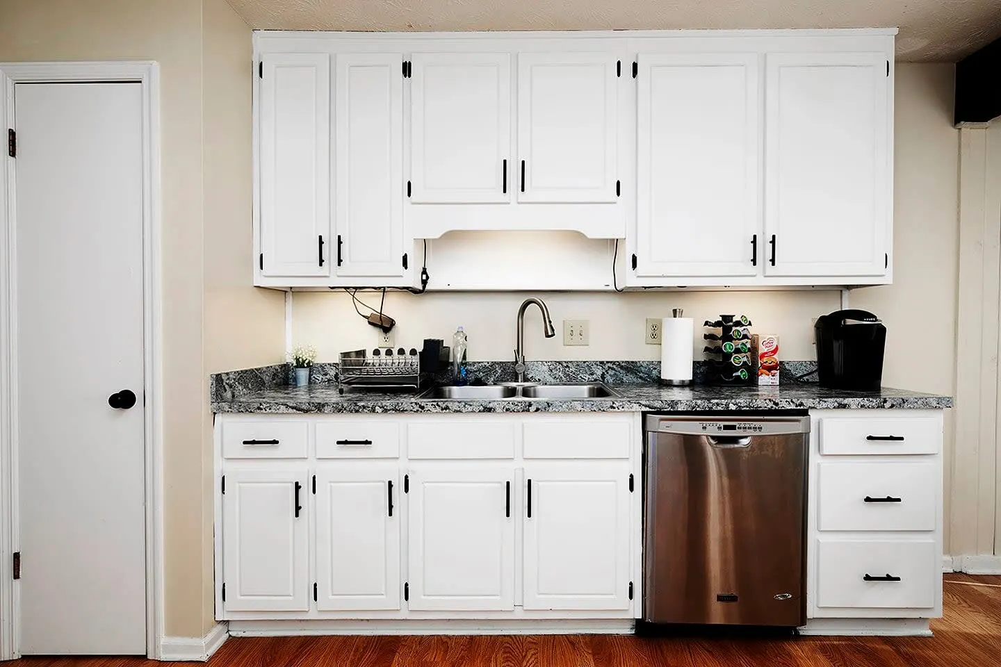 Renovated Farmhouse Near Six Flags 12