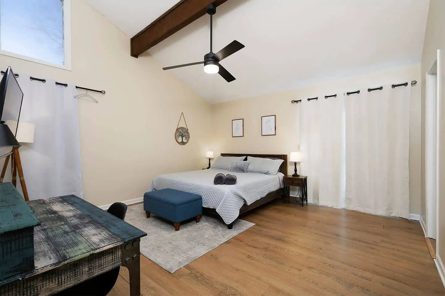 Renovated Farmhouse Near Six Flags 14