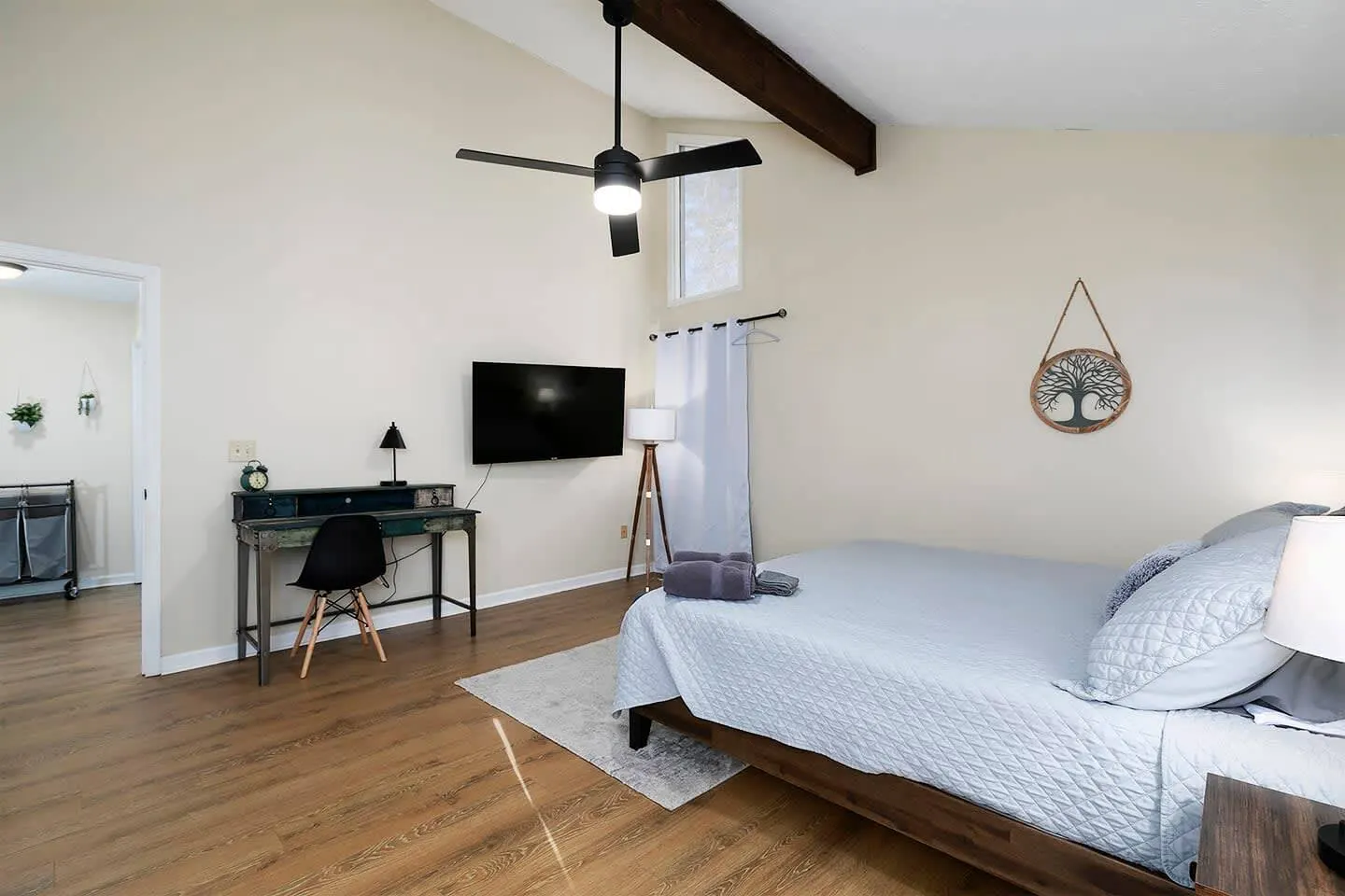 Renovated Farmhouse Near Six Flags 15