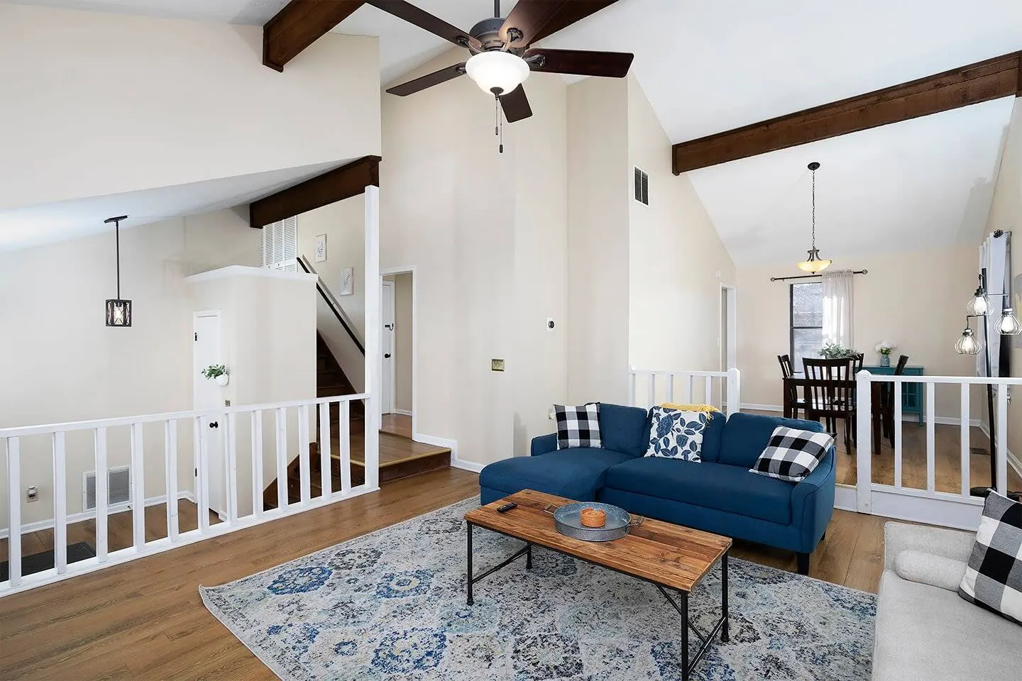 Renovated Farmhouse Near Six Flags 6