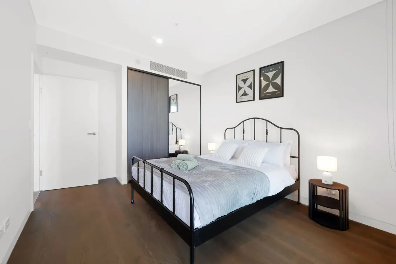 AccorView Luxury 1BR Suite Pool Gym Parking 11